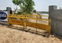 मजलिस पार्क नाले हादसे के बाद पुलिस की बैरिकेडिंग, फिर भी खुले हैं कई रास्ते