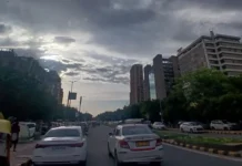 दिल्ली में गर्मी का कहर जारी, तापमान 41 डिग्री तक पहुंचने के आसार, बूंदाबांदी की संभावना