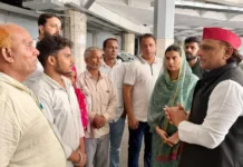 मेरठ छात्रा हत्याकांड: अखिलेश यादव ने पीड़ित परिवार से की मुलाकात, 2 लाख की आर्थिक सहायता दी