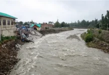 Jammu Kashmir Rain: सोपोर में बारिश से बाढ़ जैसे हालात, ब्रेनार नाले में उफान; कई इलाकों में घुसा पानी
