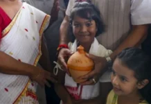 असम बाढ़ पीड़ितों की मदद को उमड़ा जनसैलाब, गुल्लक से लेकर CSR फंड तक खुलकर सामने आए लोग