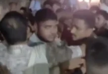 अवैध वसूली के आरोप में दो पुलिसकर्मी निलंबित, ग्रामीणों ने नकली पुलिस समझकर पीटा; दोनों गिरफ्तार
