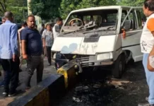 जमशेदपुर में स्कूली बच्चों से भरी टाटा विंगर डिवाइडर से टकराई, 17 घायल