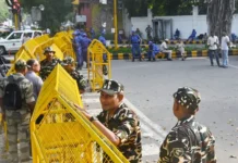 जंतर-मंतर पर CJP समर्थकों का जुटना शुरू, दिल्ली में सुरक्षा कड़ी; मोबाइल इंटरनेट बंद, मेट्रो स्टेशनों पर प्रतिबंध